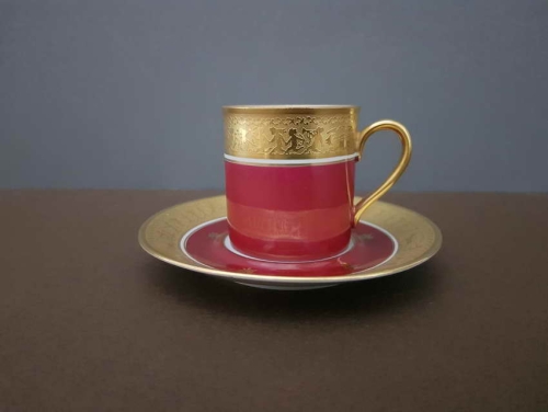 Piękna porcelanowa filiżanka do mokki